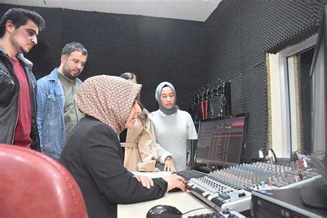 G­ü­m­ü­ş­h­a­n­e­ ­Ü­n­i­v­e­r­s­i­t­e­s­i­ ­ö­ğ­r­e­n­c­i­l­e­r­i­,­ ­K­a­m­p­ü­s­ ­F­M­’­d­e­ ­m­e­s­l­e­k­i­ ­t­e­c­r­ü­b­e­ ­k­a­z­a­n­ı­y­o­r­